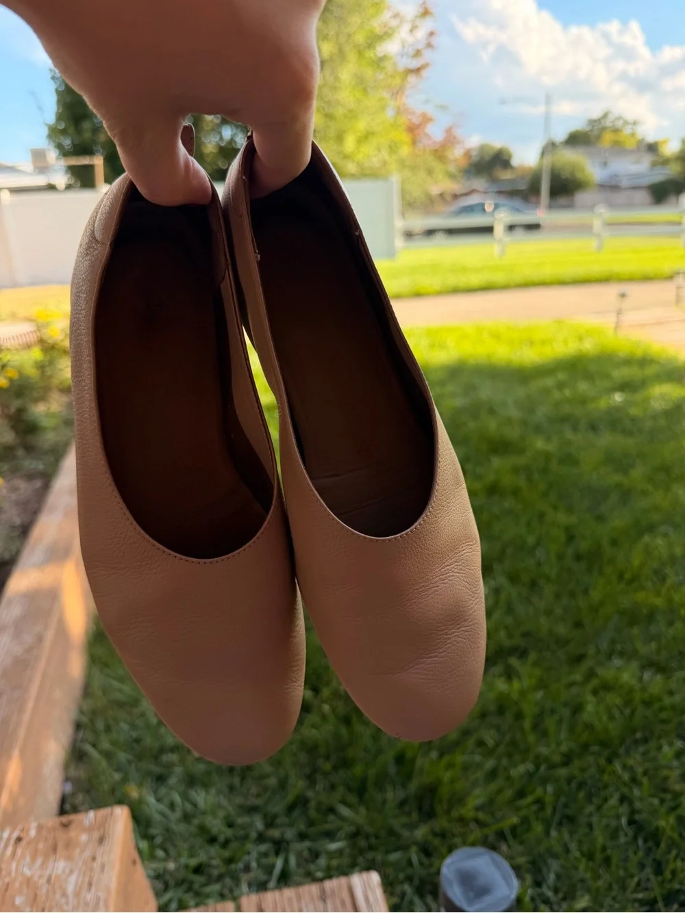 Everlane Day Glove in Tan Size 6.5 Leather Flats in Good Condition